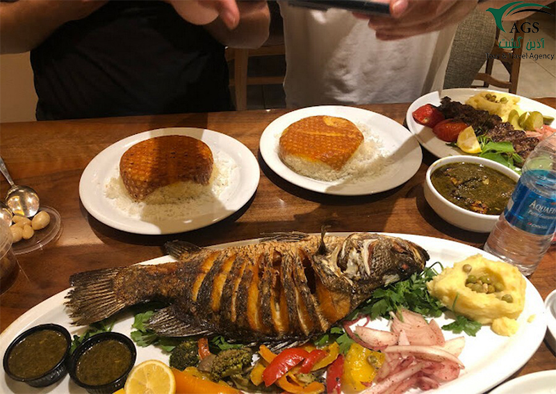 انواع غذاها در رستوران دارچین
