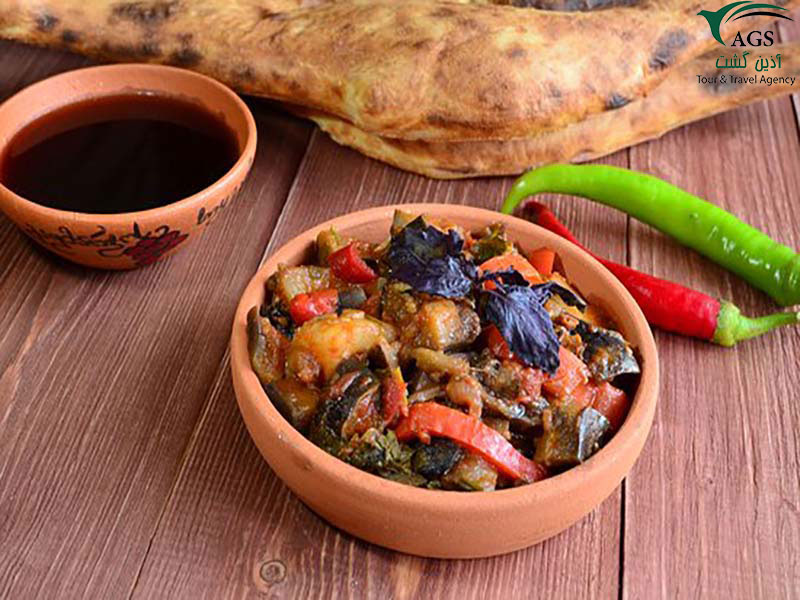 آجاپسندلی؛ خوراک گیاهی گرجی با بادمجان، فلفل و گوجه فرنگی