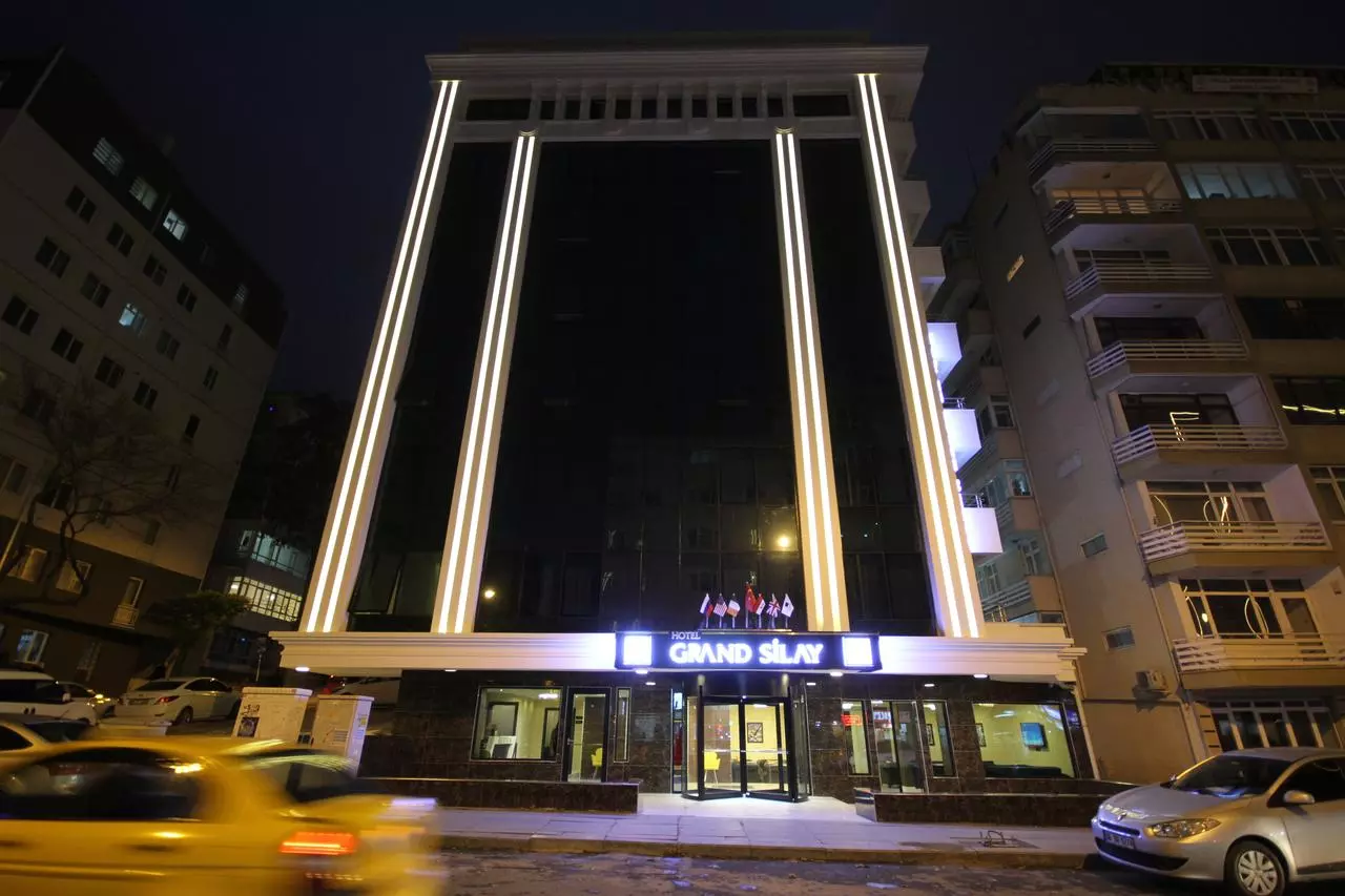 GRAND SILAY